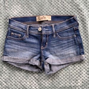 Hollister 3” denim shorts
